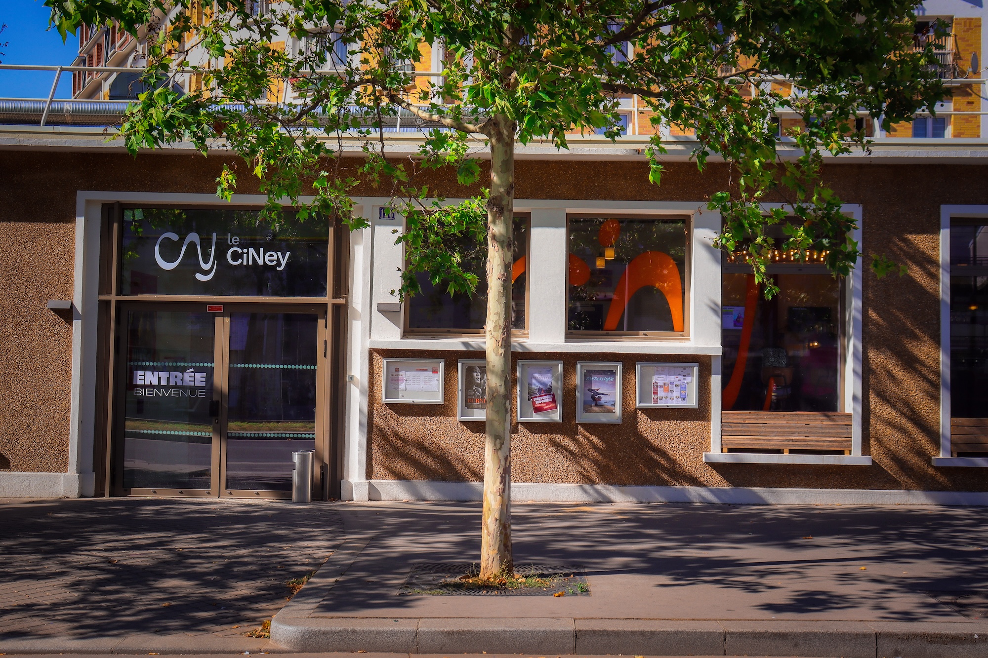 The front of Le CiNey