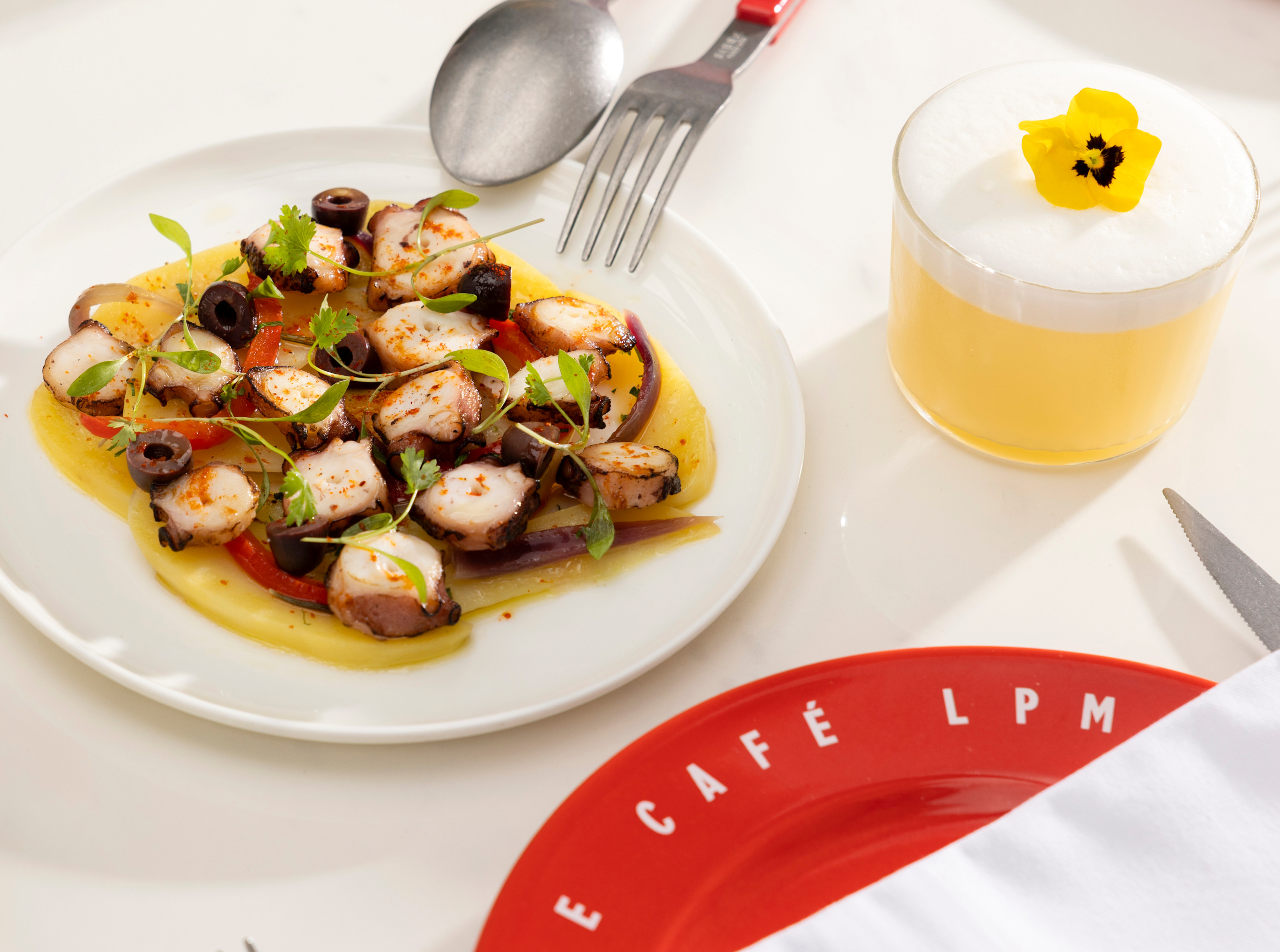 A table at Le Cafe LPM