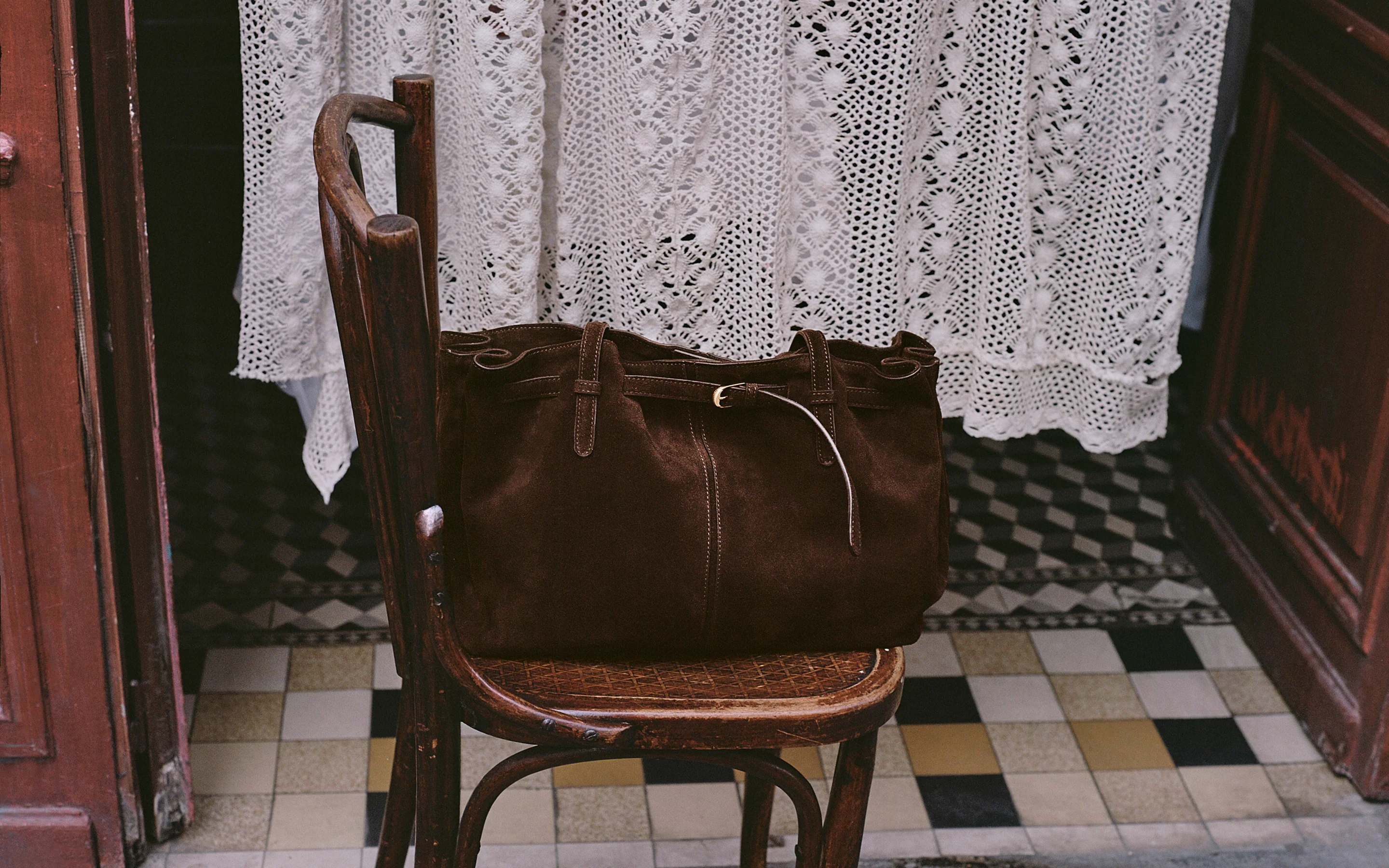 Le Café en Rouje — 945333c6ea3d41e4