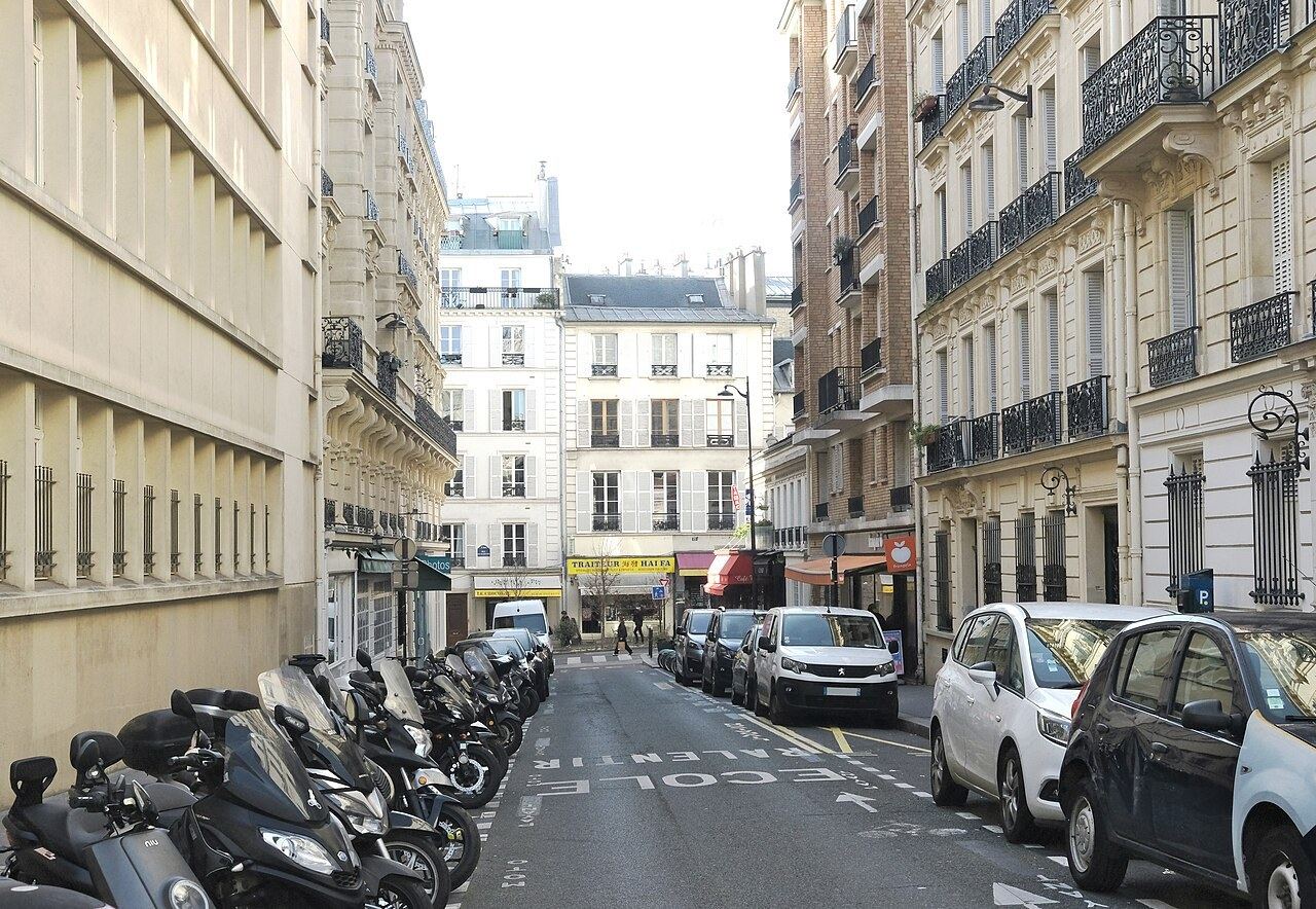 Rue Choron looking toward Sacré-Cœur