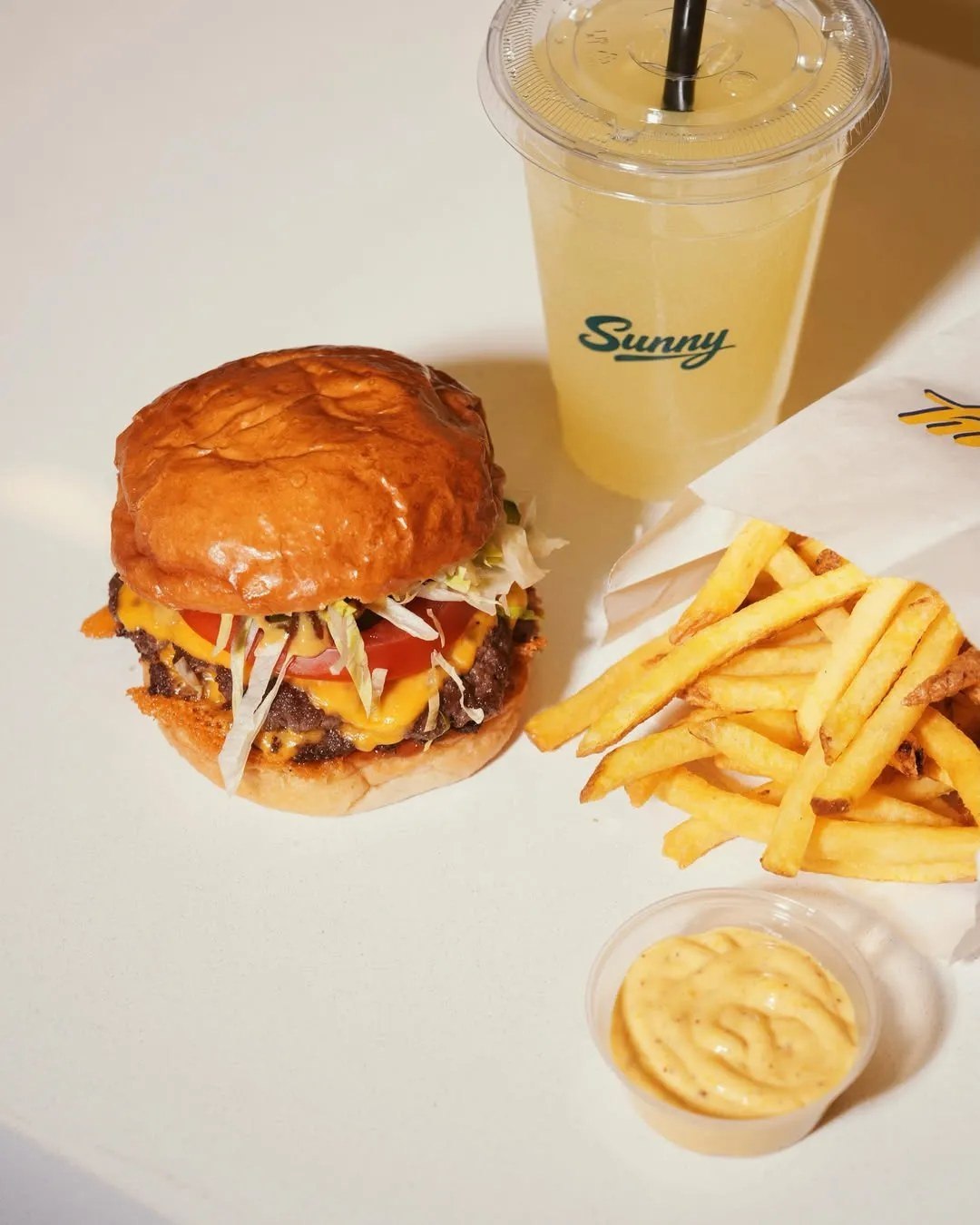 Sunny Smash Burgers — Bomonti