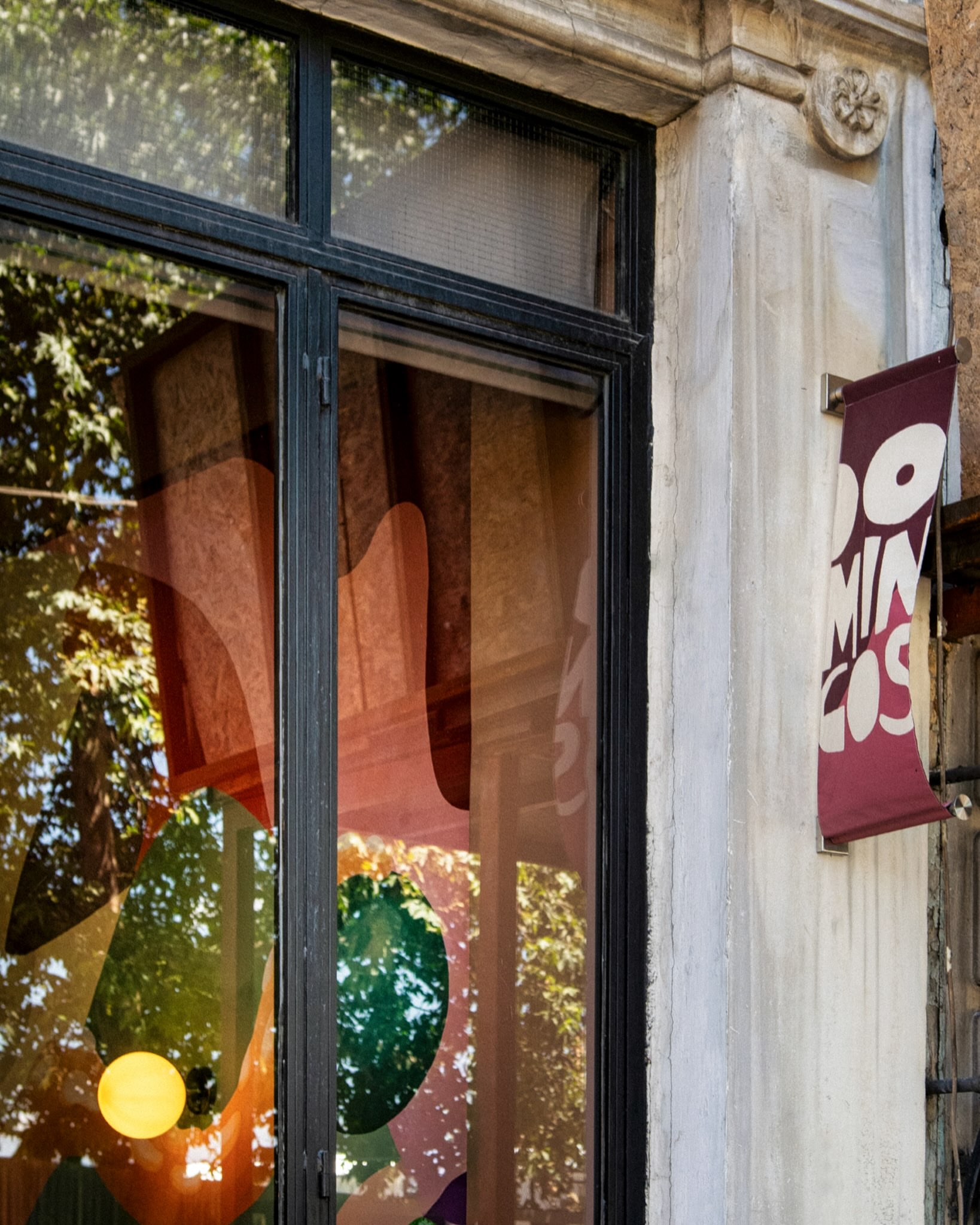 The front of Todos Los Dias